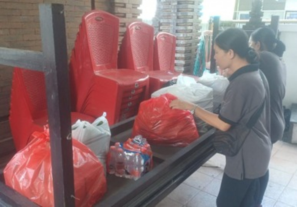 Pengiriman Pemberian Makanan Tambahan (PMT) Lansia di Banjar Kaja, Desa Dalung oleh BUMDesa Dalung